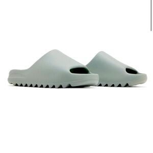 BNIB Yeezy slide sea salt unisex size 7